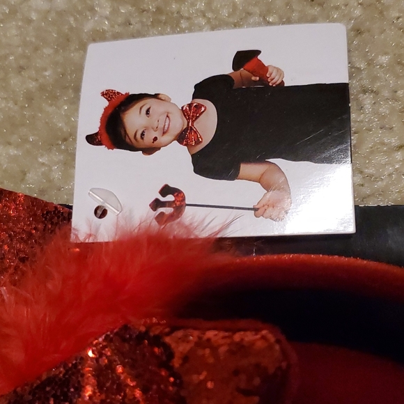 Devil Accessory Kit For Halloween - Picture 3 of 3